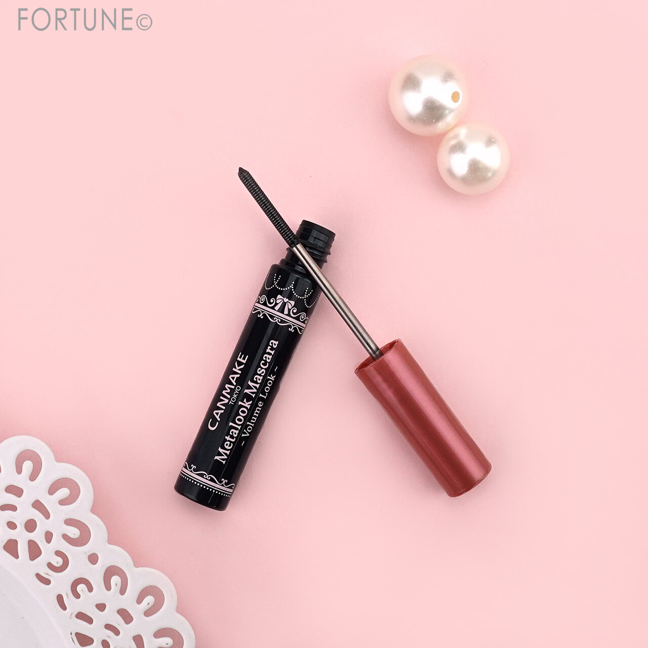 CANMAKE（キャンメイク）　『メタルックマスカラ～ボリュームルック～』　V01