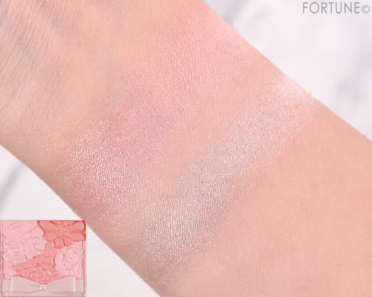 CANMAKE（キャンメイク）　『グロウフルールチークス』 18