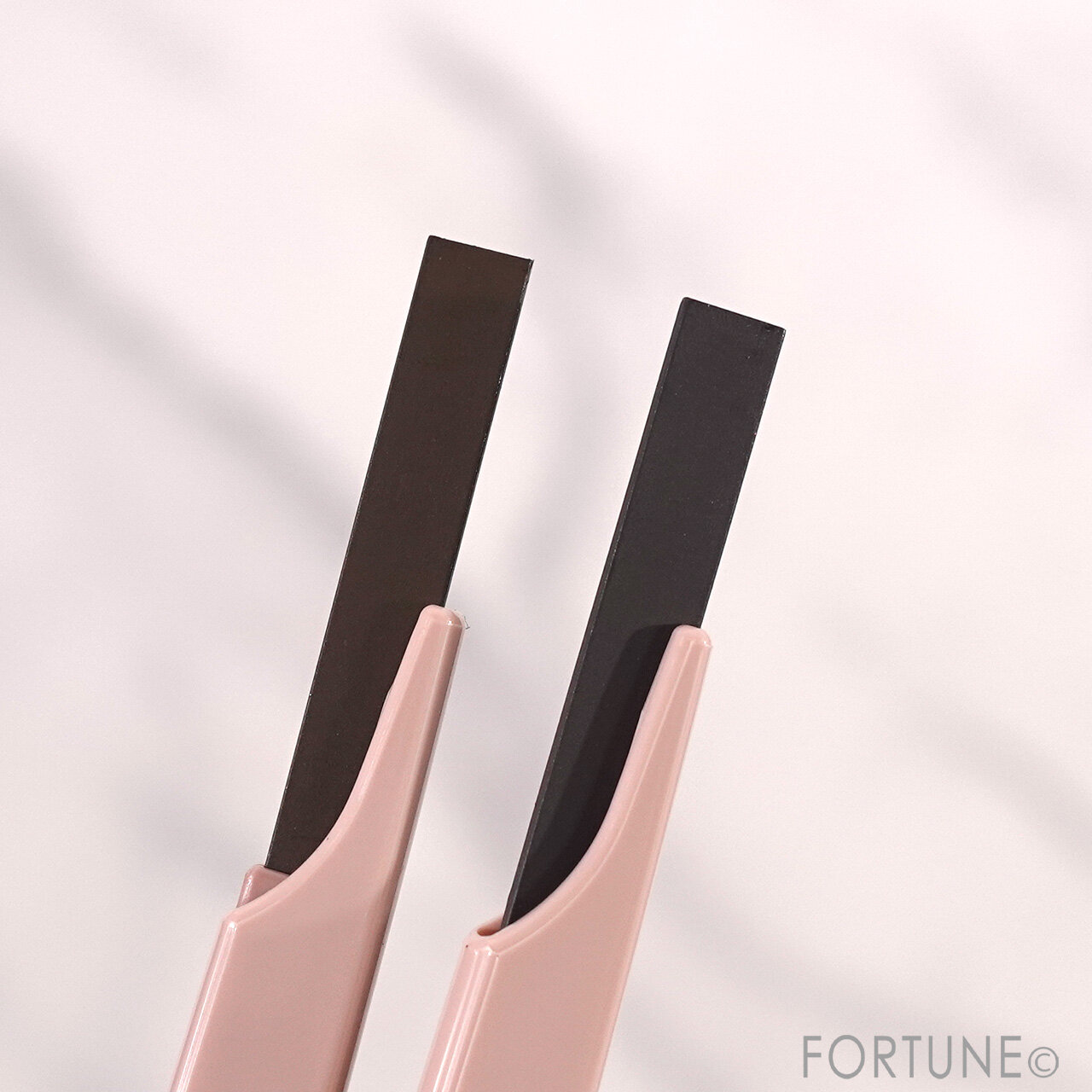 CANMAKE（キャンメイク）　『スタイリングエッジアイブロウ』　01　02