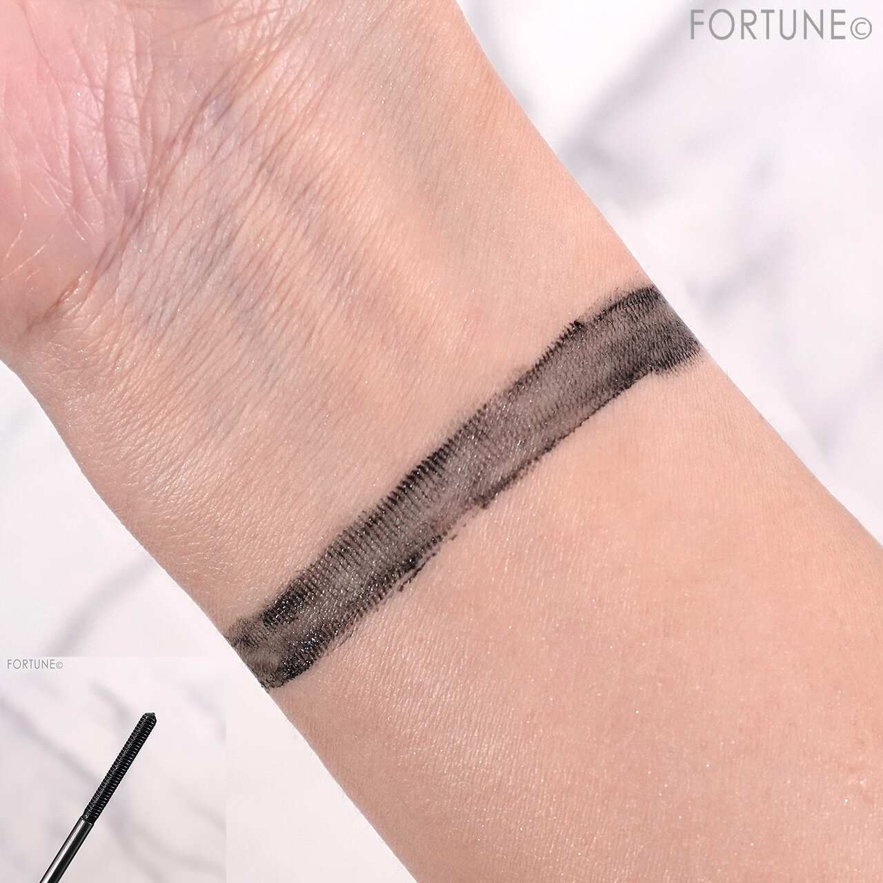 CANMAKE（キャンメイク）　『メタルックマスカラ～ボリュームルック～』　V01