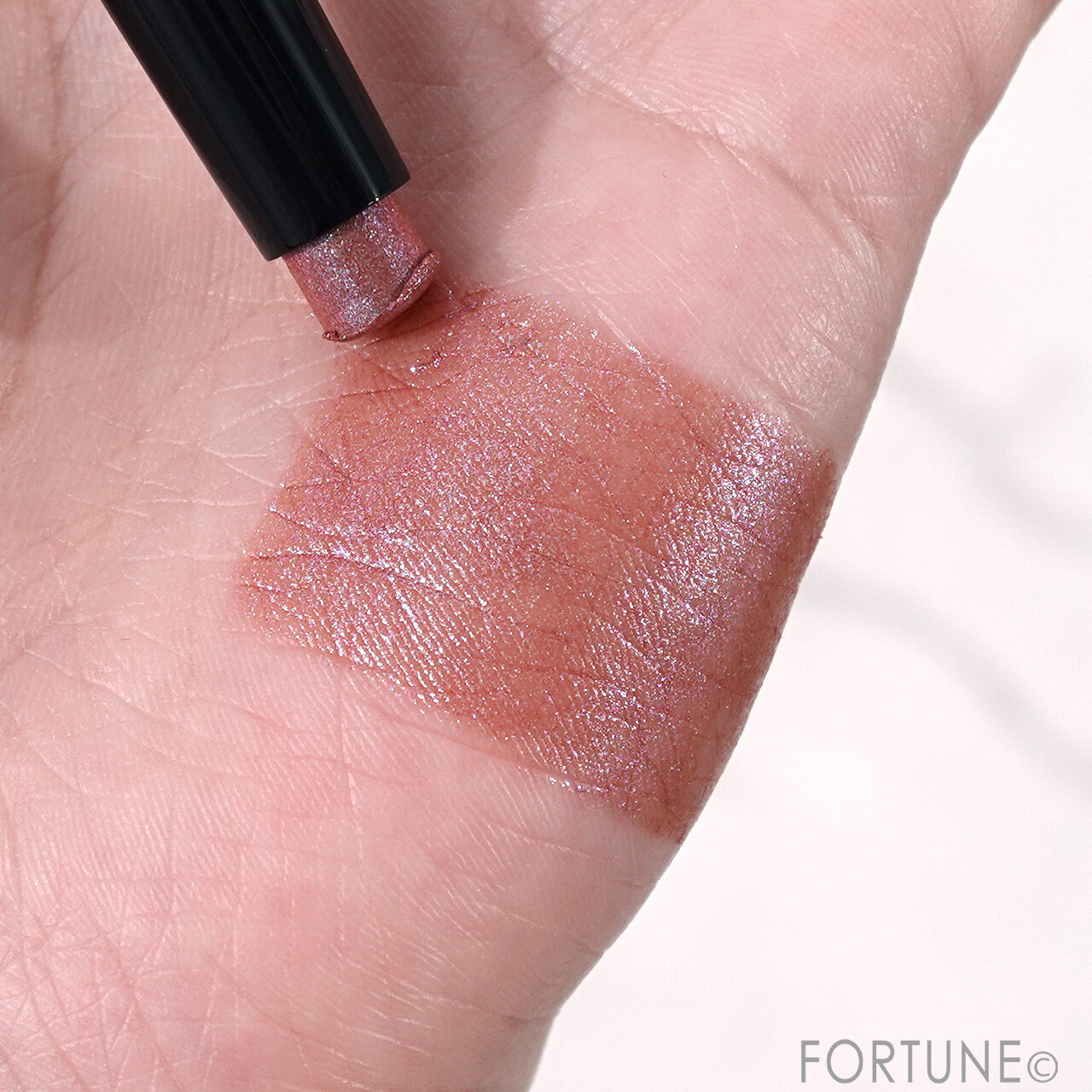 KATE（ケイト）　2025年春新作コスメ　『ケイト　マグネットスティックシャドウ』