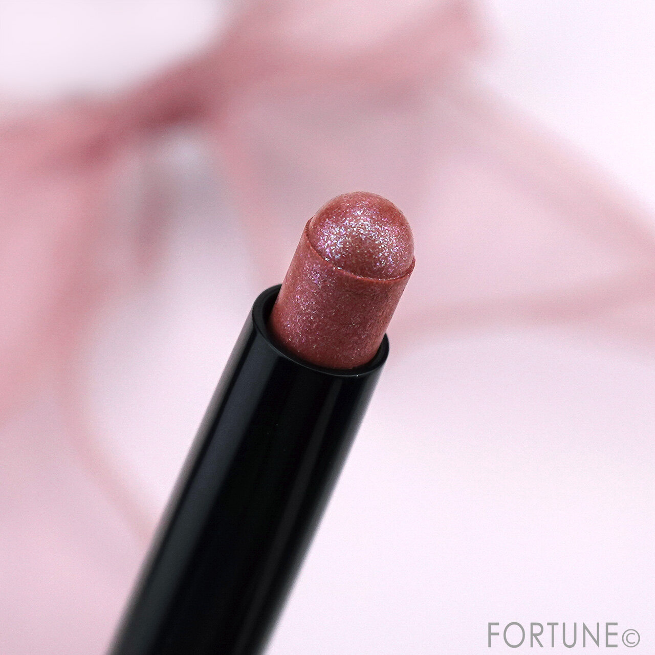 KATE（ケイト）　2025年春新作コスメ　『ケイト　マグネットスティックシャドウ』