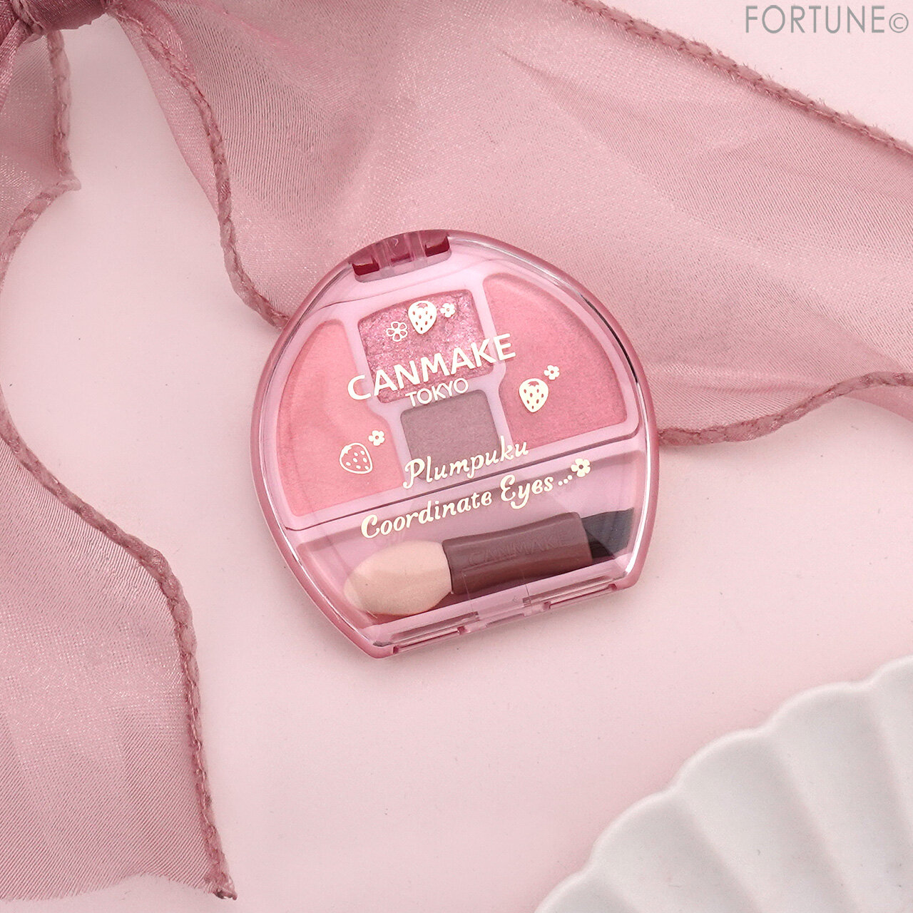 CANMAKE（キャンメイク）　『キャンメイク　プランぷくコーデアイズ』　04
