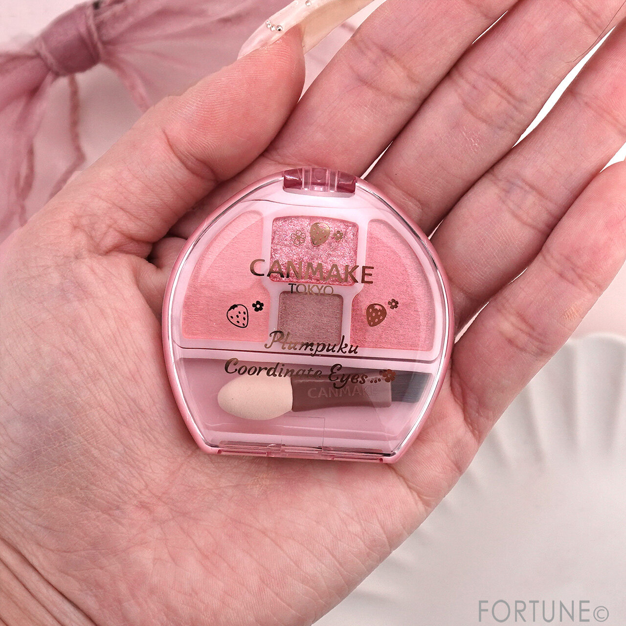 CANMAKE（キャンメイク）　『キャンメイク　プランぷくコーデアイズ』　04