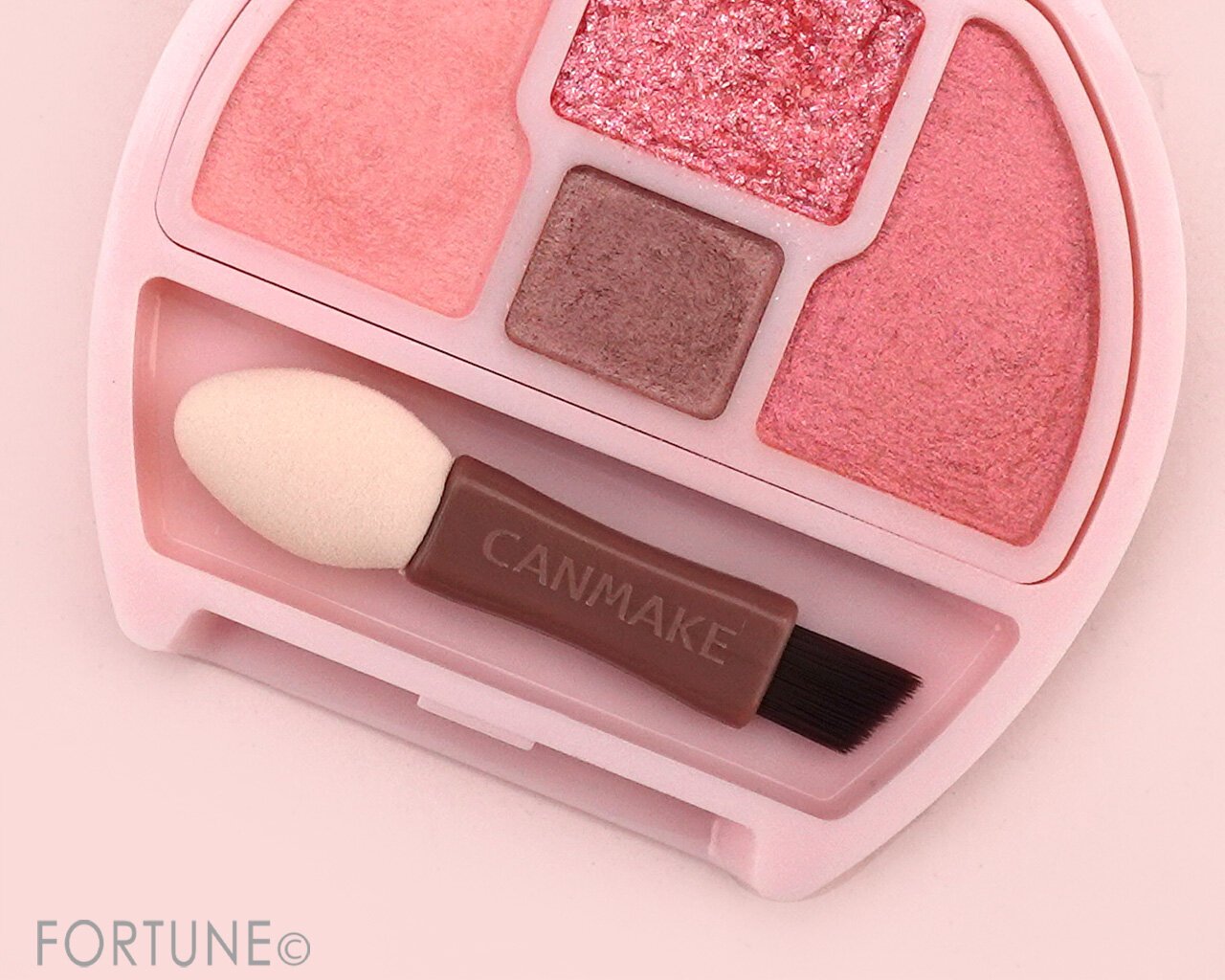 CANMAKE（キャンメイク）　『キャンメイク　プランぷくコーデアイズ』　04