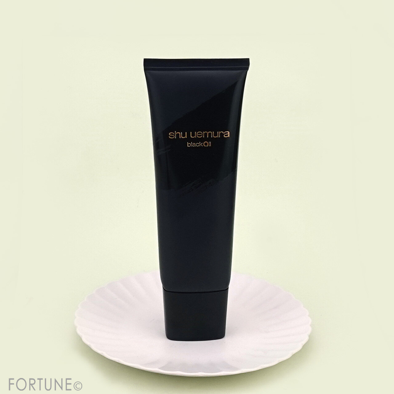 shu uemura（シュウ ウエムラ）　ブラック フレッシュ フォーミング マッド