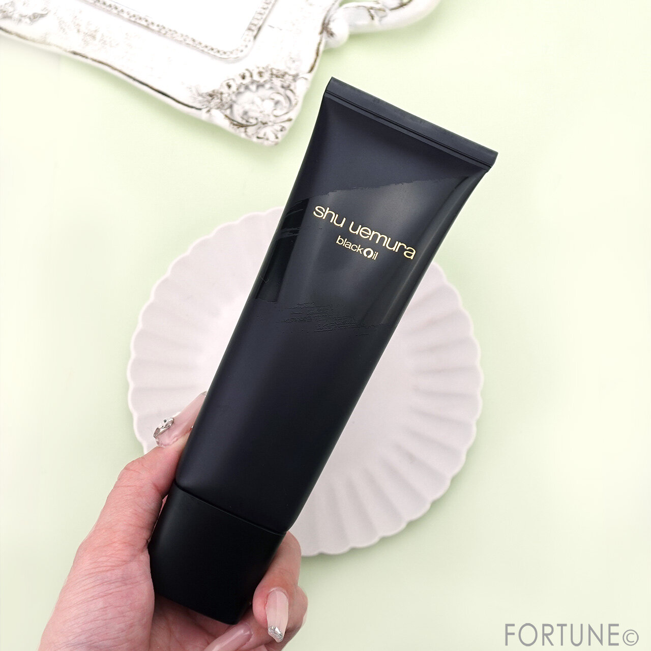 shu uemura（シュウ ウエムラ）　ブラック フレッシュ フォーミング マッド