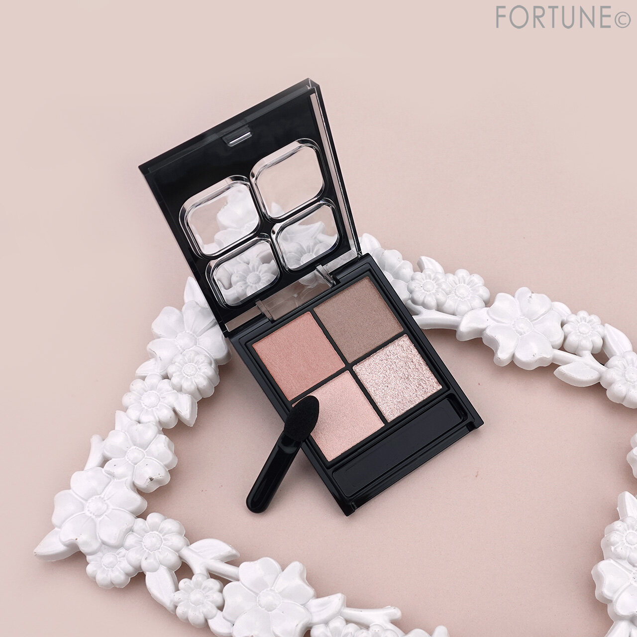 KATE（ケイト）　ポッピングシルエットシャドウ