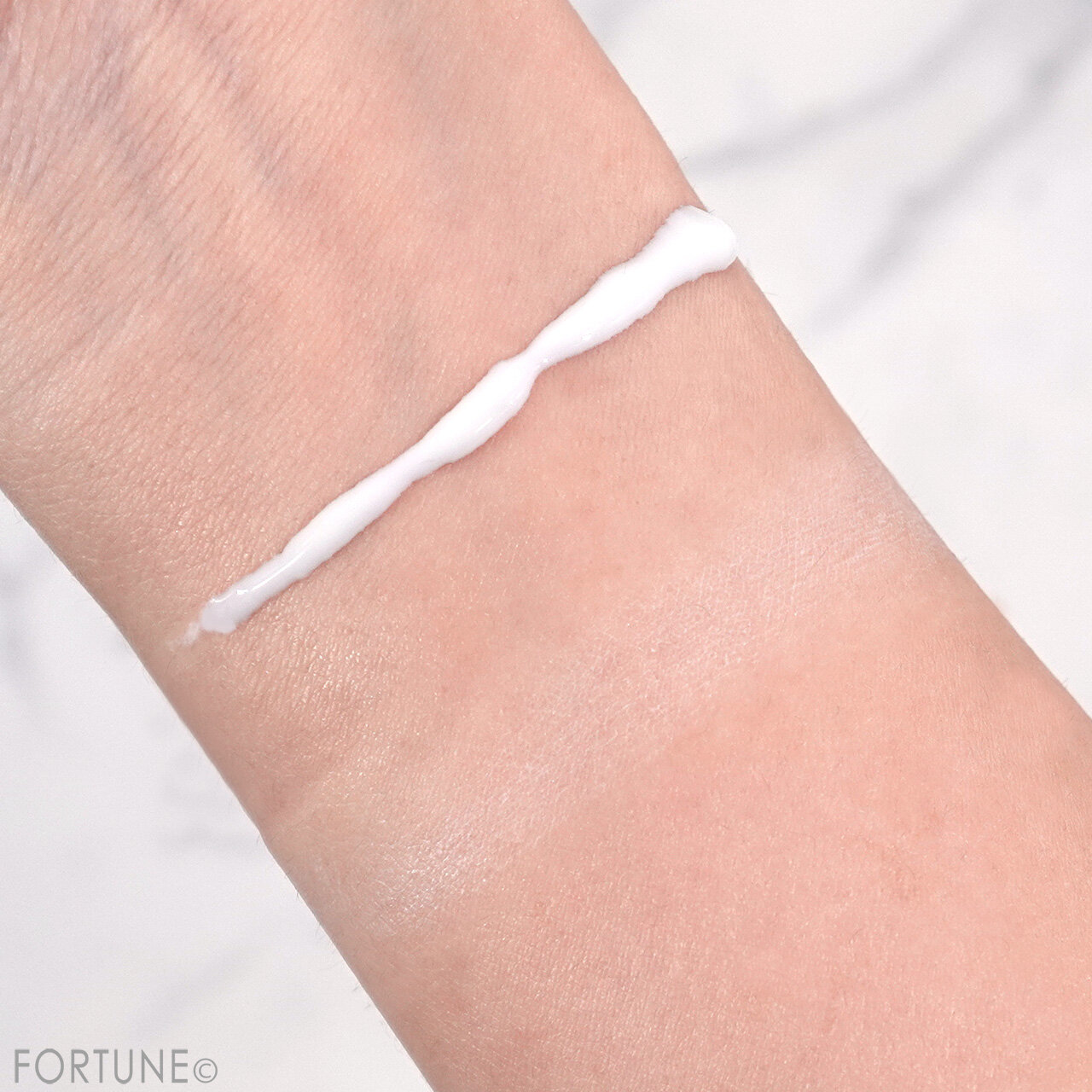 PAUL ＆ JOE BEAUTE（ポール ＆ ジョー ボーテ）　ポール ＆ ジョー スムージング ファンデーション プライマー　001 