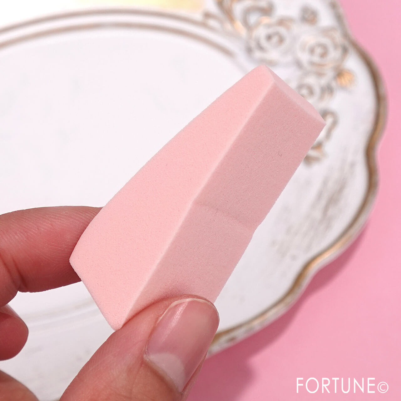 DAISO（ダイソー）100均コスメ｜メイクアップスポンジ（バリューパック、ウェッジ形、30個）