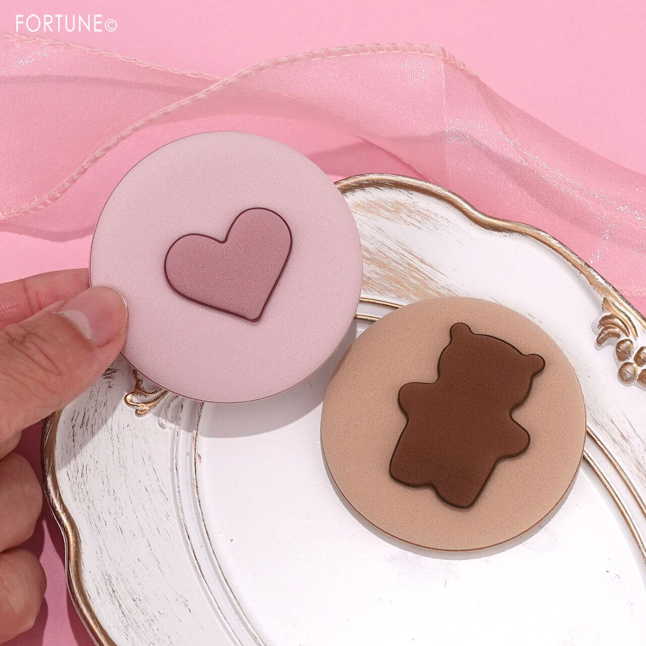 DAISO（ダイソー）100均コスメ｜キュートメイクアップパフ（2個）