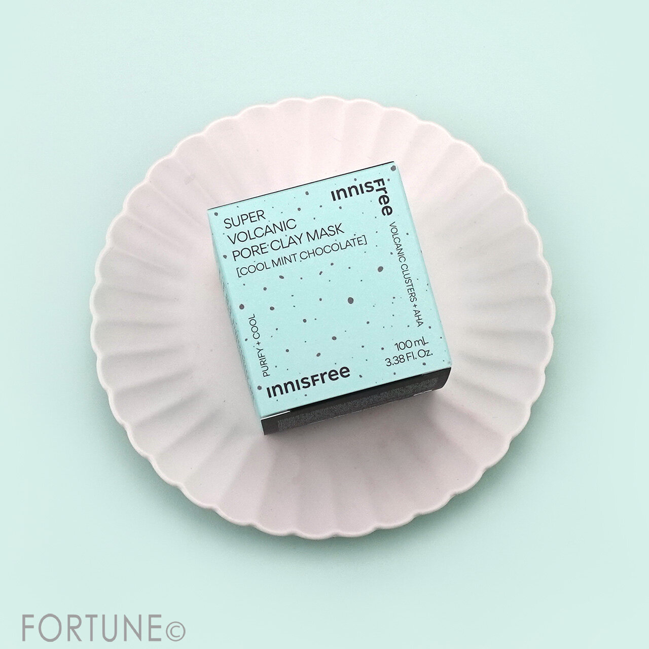 INNISFREE （イニスフリー）　『スーパーヴォルカニック ポア クレイマスク クールミントチョコレート』