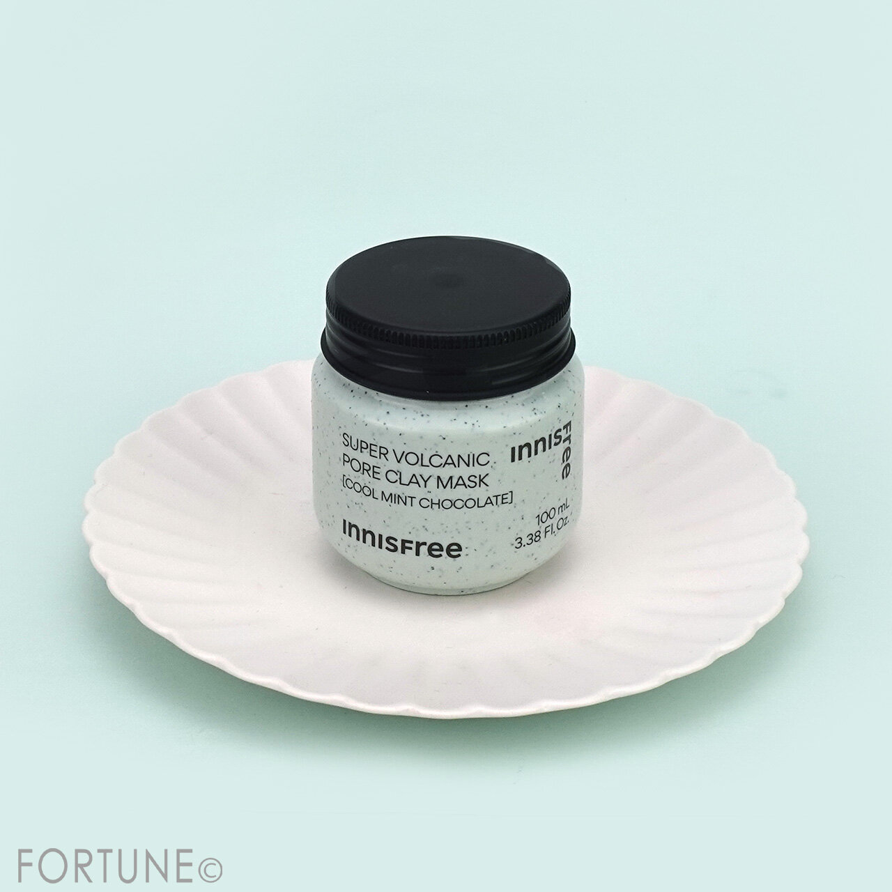 INNISFREE （イニスフリー）　『スーパーヴォルカニック ポア クレイマスク クールミントチョコレート』