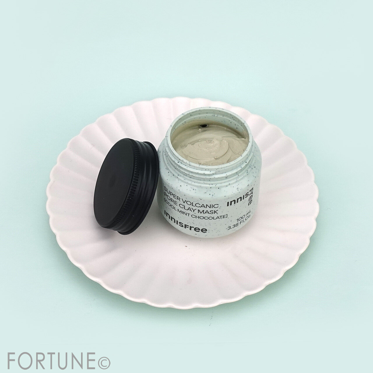 INNISFREE （イニスフリー）　『スーパーヴォルカニック ポア クレイマスク クールミントチョコレート』