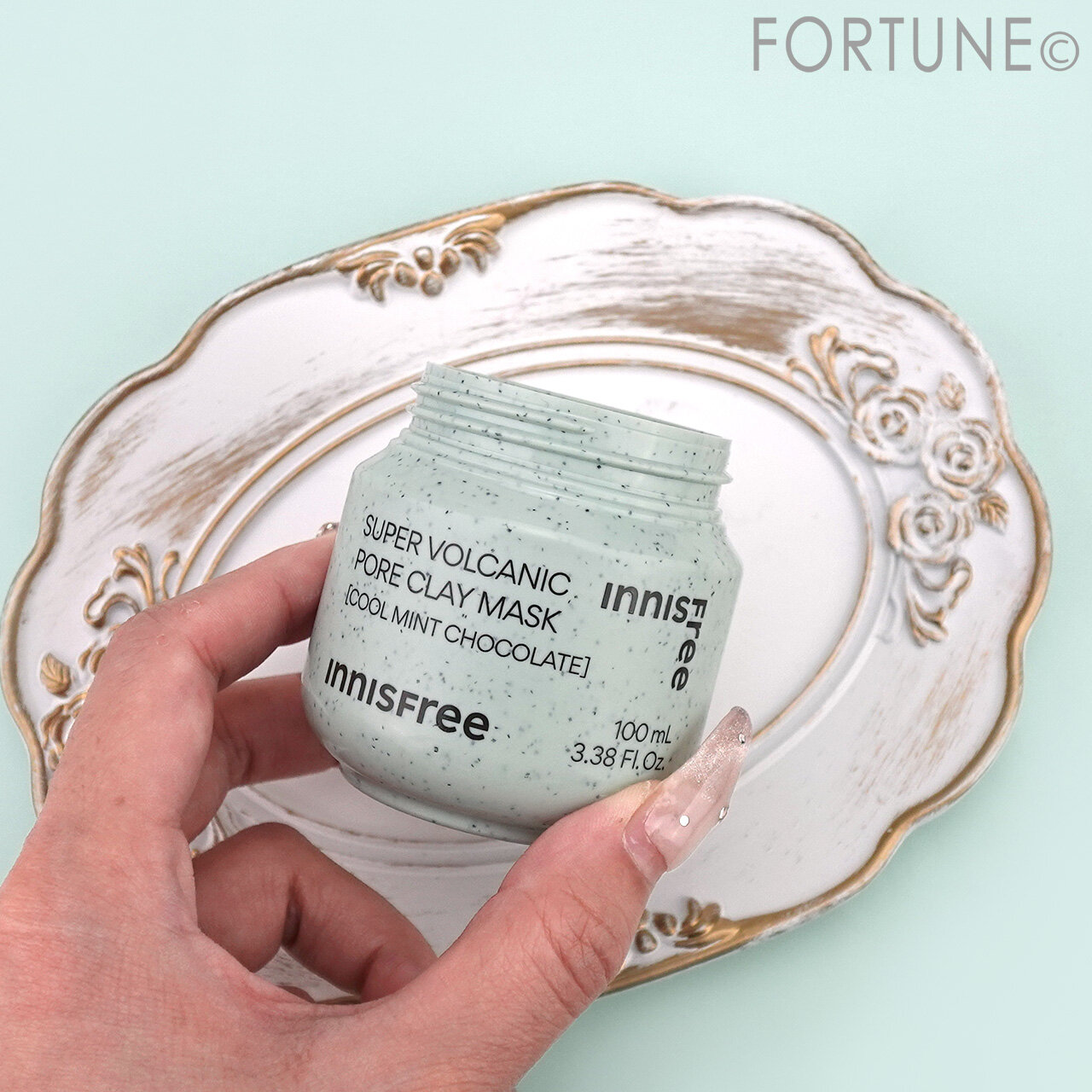 INNISFREE （イニスフリー）　『スーパーヴォルカニック ポア クレイマスク クールミントチョコレート』