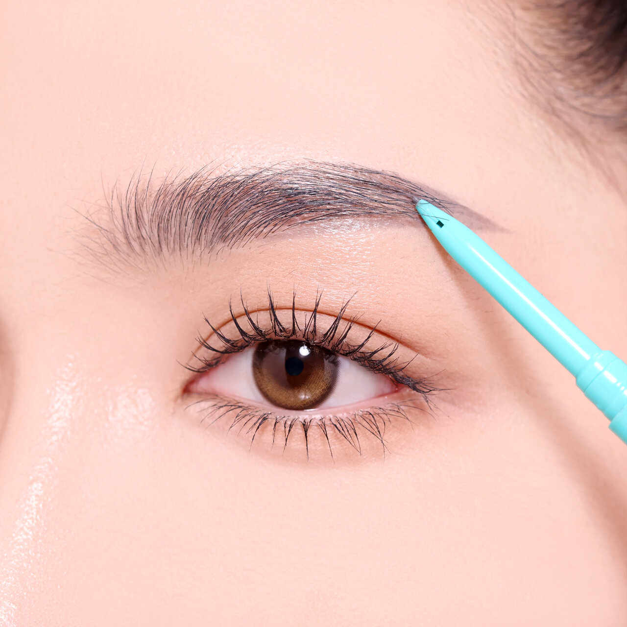 眉毛の描き方　極細アイブロウペンシル