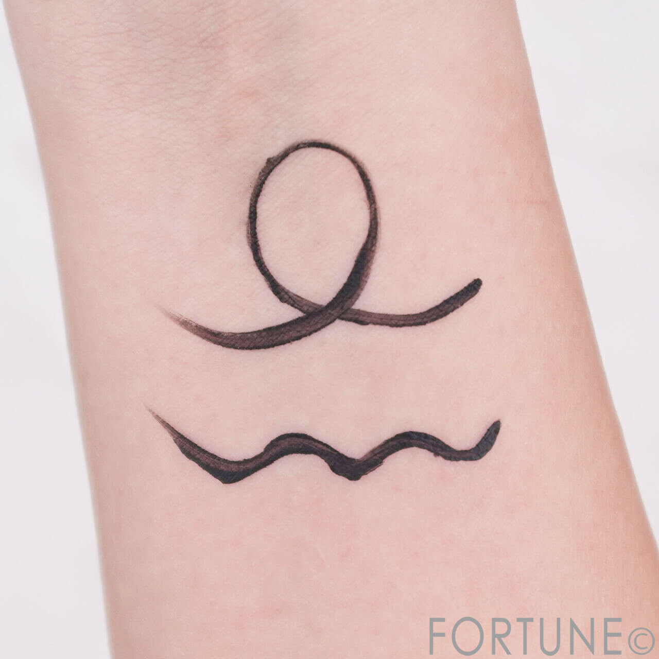 FASIO（ファシオ）　『ファシオ にじまない リキッド アイライナー』