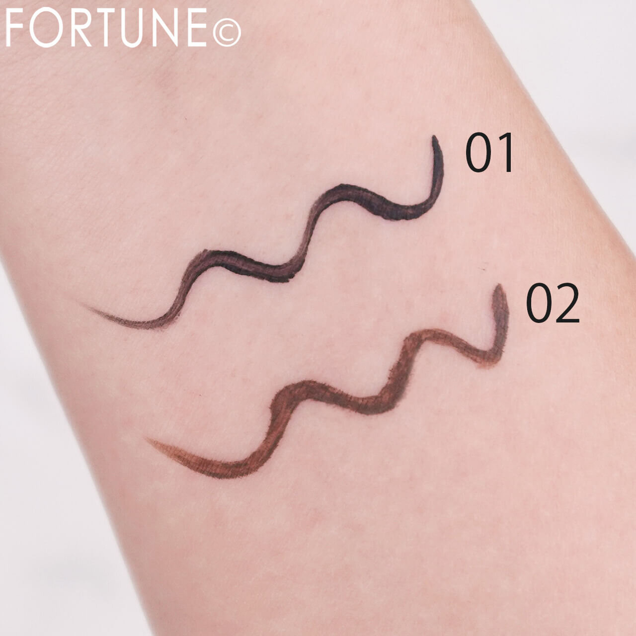 FASIO（ファシオ）　『ファシオ にじまない リキッド アイライナー』　01 02