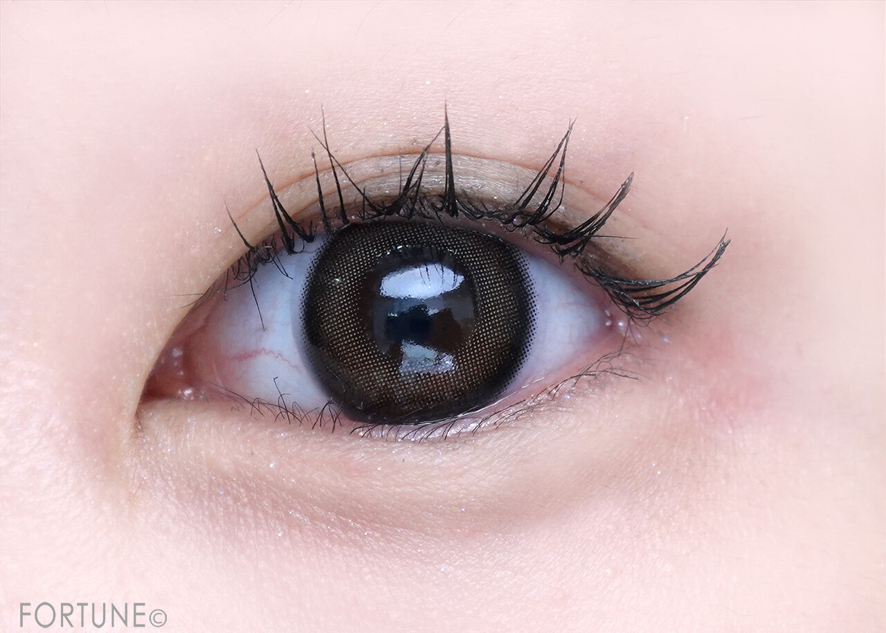 CEZANNE（セザンヌ）　『セザンヌ　グロウコートマスカラ』　　01 シアーブラック