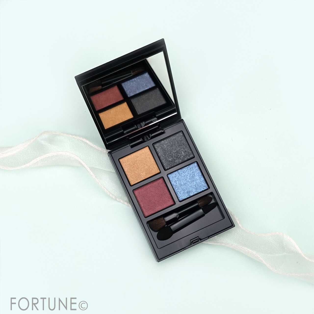 ADDICTION（アディクション）　『アディクション　ザ アイシャドウ パレット +』