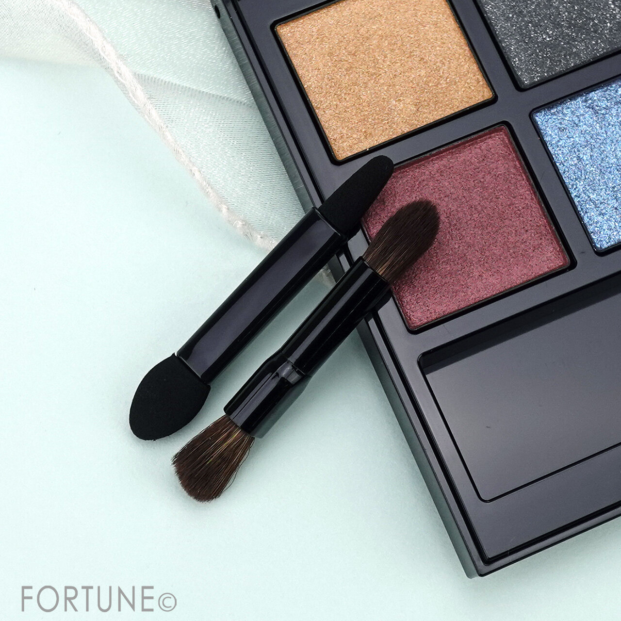 ADDICTION（アディクション）　『アディクション　ザ アイシャドウ パレット +』　