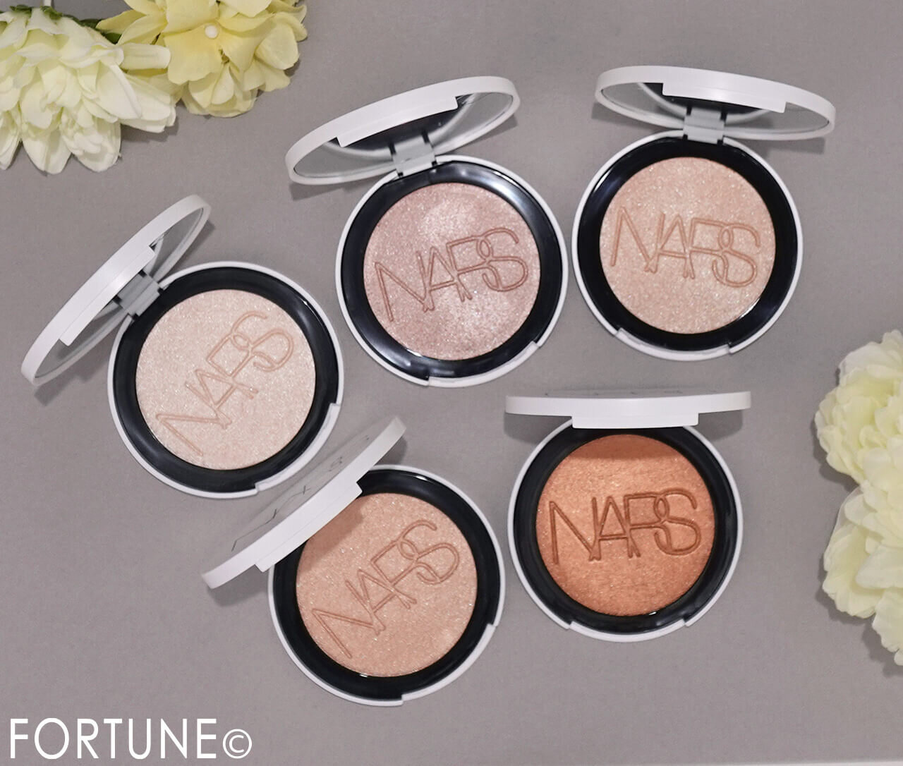 NARS（ナーズ）　2025年秋新作コスメ　ライトリフレクティング ルミナイジングパウダー