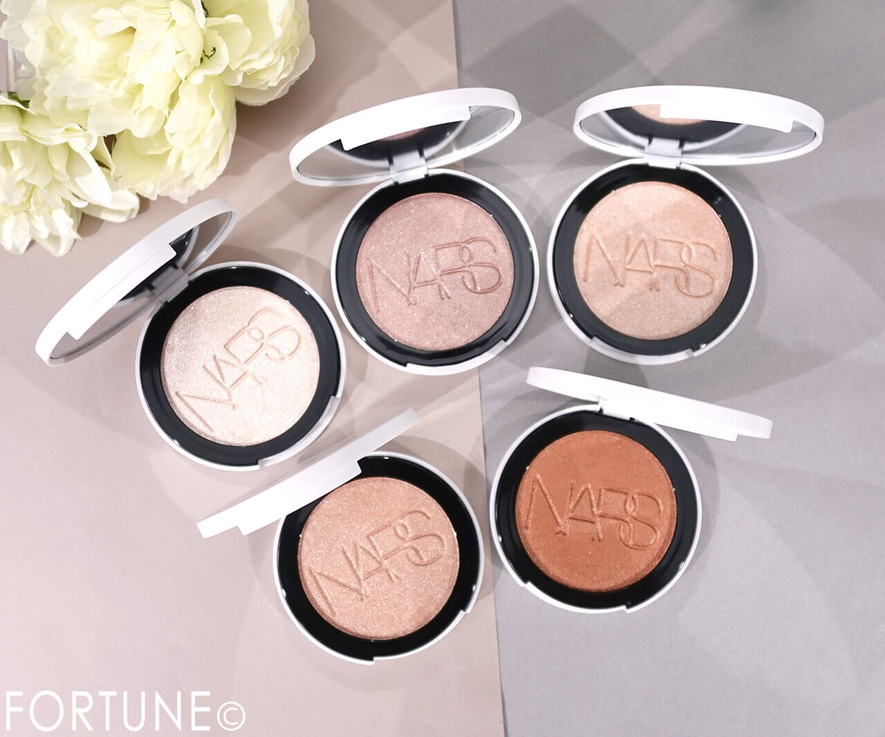 NARS（ナーズ）　2025年秋新作コスメ　ライトリフレクティング ルミナイジングパウダー