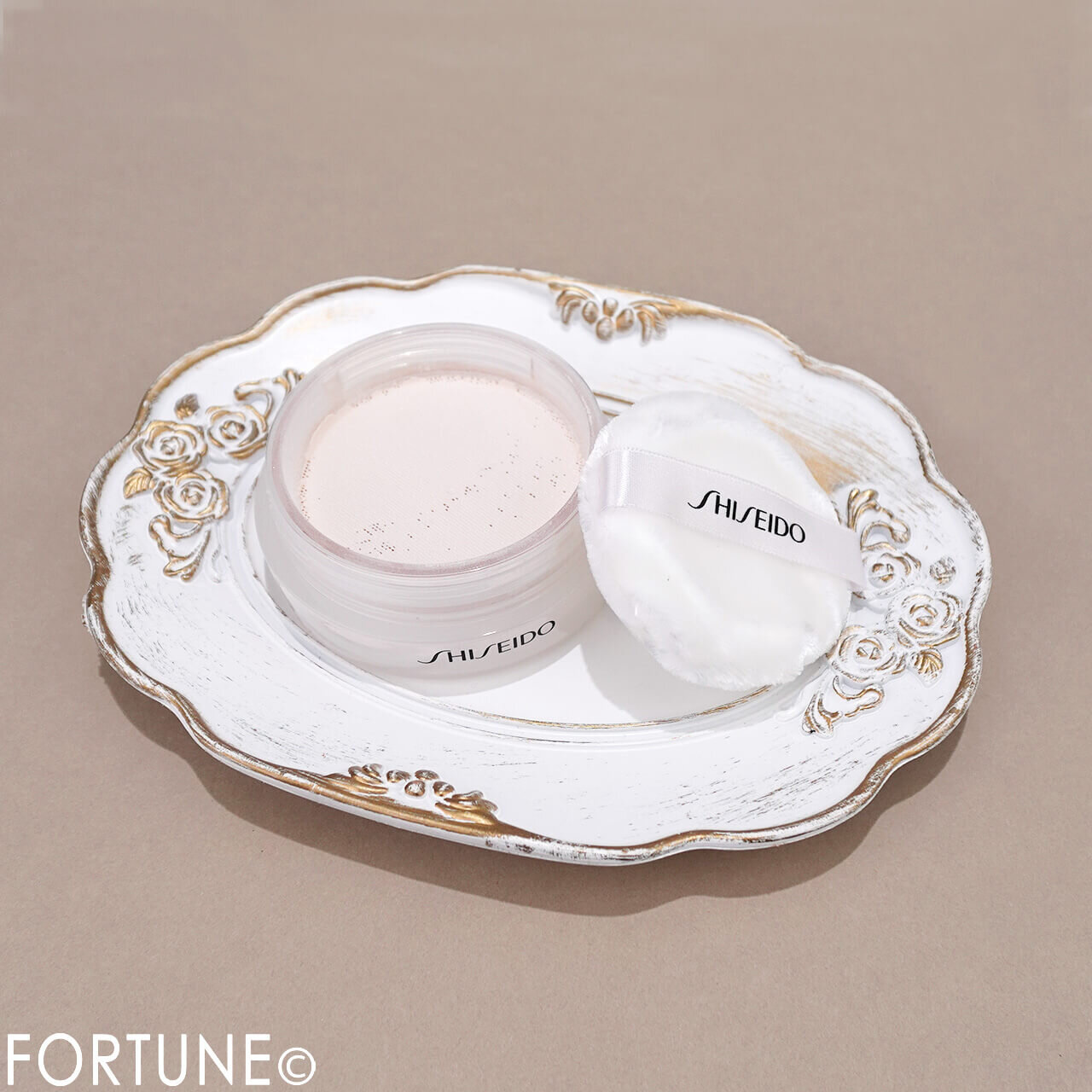 SHISEIDO（資生堂）　エッセンス スキンセッティング パウダー