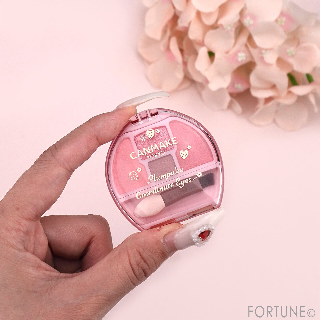 CANMAKE（キャンメイク）　　『キャンメイク　プランぷくコーデアイズ』