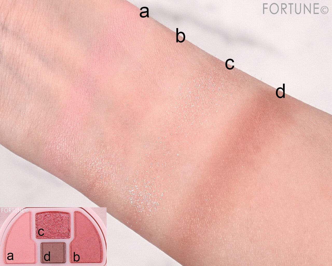 CANMAKE（キャンメイク）　　『キャンメイク　プランぷくコーデアイズ』　04 イチゴプランぷく