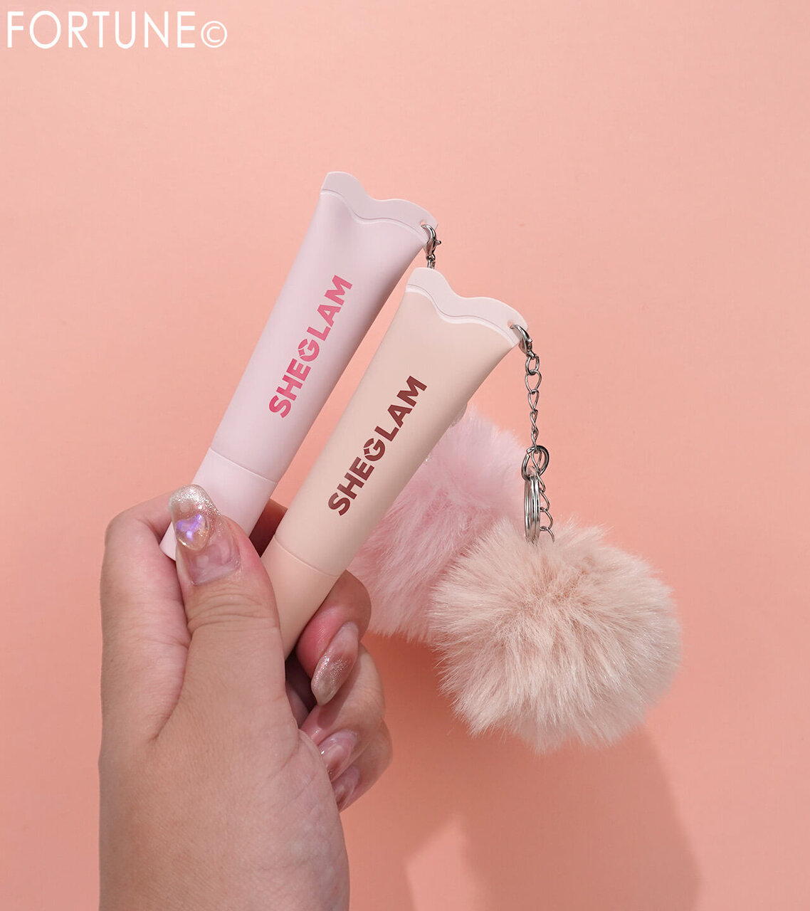 SHEGLAM（シーグラム）　　Crystal Glaze Moisturizing Lip Care With Keychain（クリスタル グレーズ モイスチャライジング リップ ケア ウィズ キーチェーン）