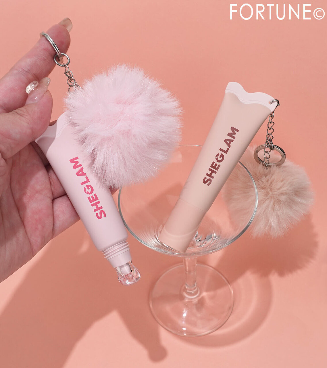 SHEGLAM（シーグラム）　　Crystal Glaze Moisturizing Lip Care With Keychain（クリスタル グレーズ モイスチャライジング リップ ケア ウィズ キーチェーン）