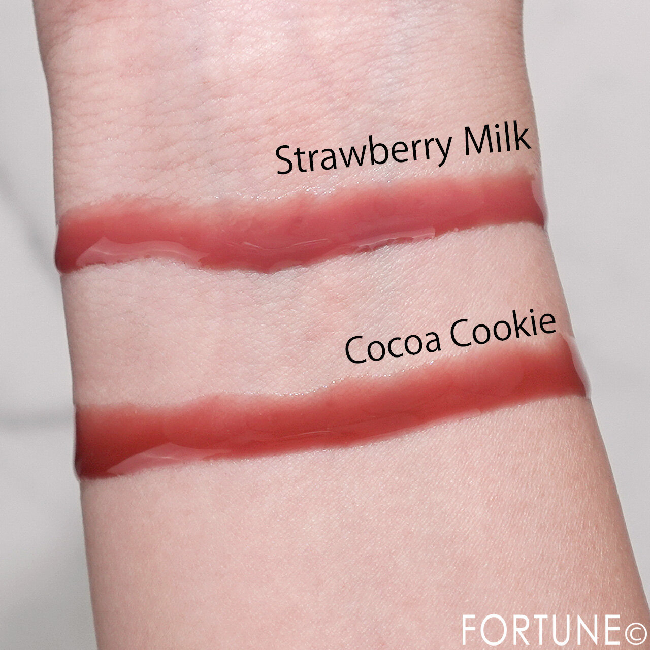 SHEGLAM（シーグラム）　　Crystal Glaze Moisturizing Lip Care With Keychain（クリスタル グレーズ モイスチャライジング リップ ケア ウィズ キーチェーン）