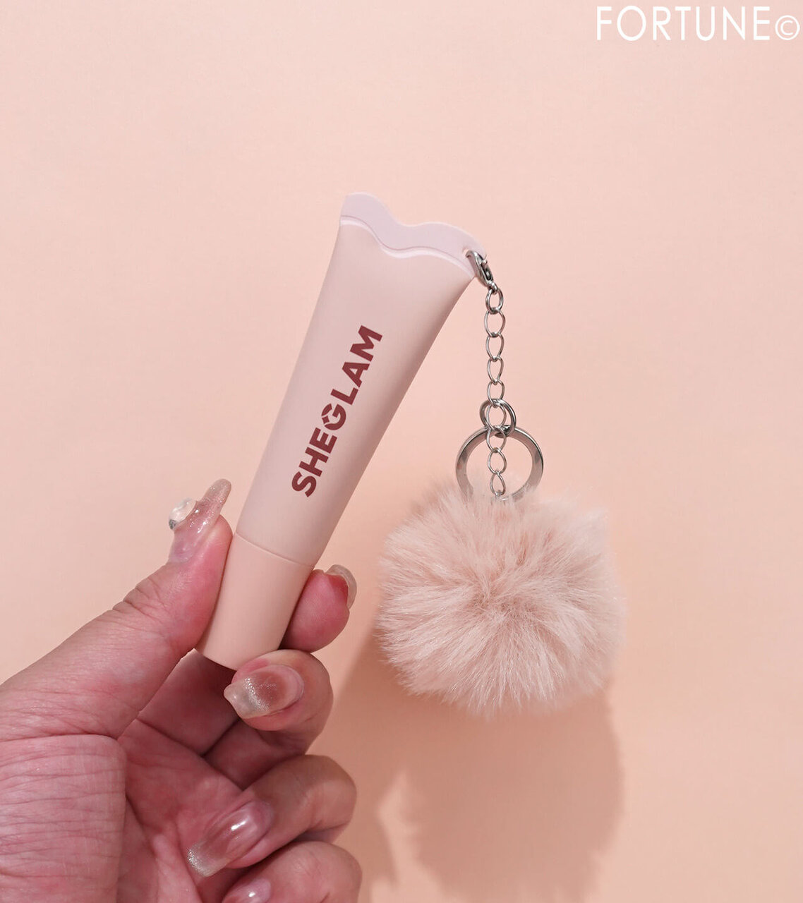 SHEGLAM（シーグラム）　2025年夏新作コスメ　Crystal Glaze Moisturizing Lip Care With Keychain（クリスタル グレーズ モイスチャライジング リップ ケア ウィズ キーチェーン）
