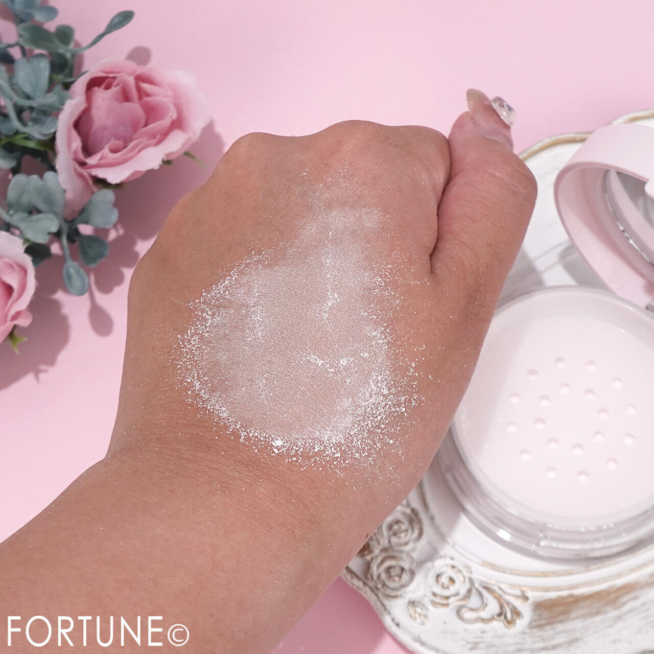 ヒロインメイク　『ヒロインメイク　フワットキープ　パウダー』