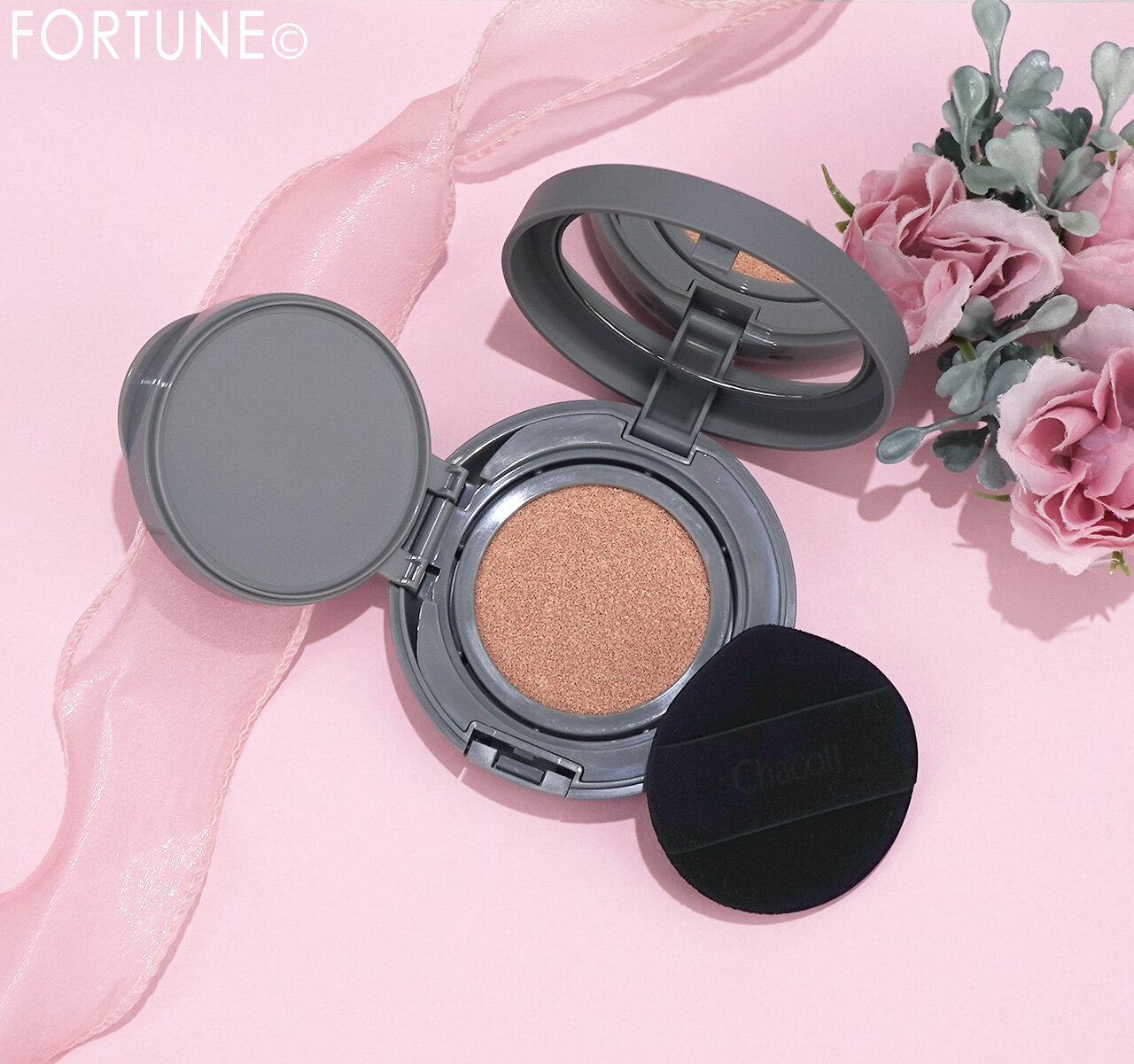 チャコット・コスメティクス　『チャコット グラスヴェール クッションファンデーション』