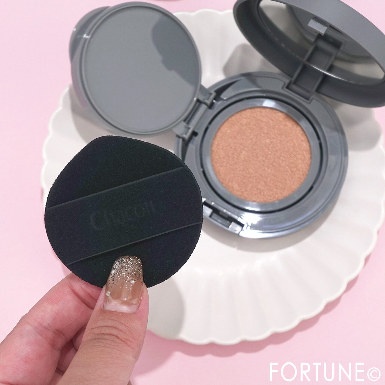 チャコット・コスメティクス　『チャコット グラスヴェール クッションファンデーション』