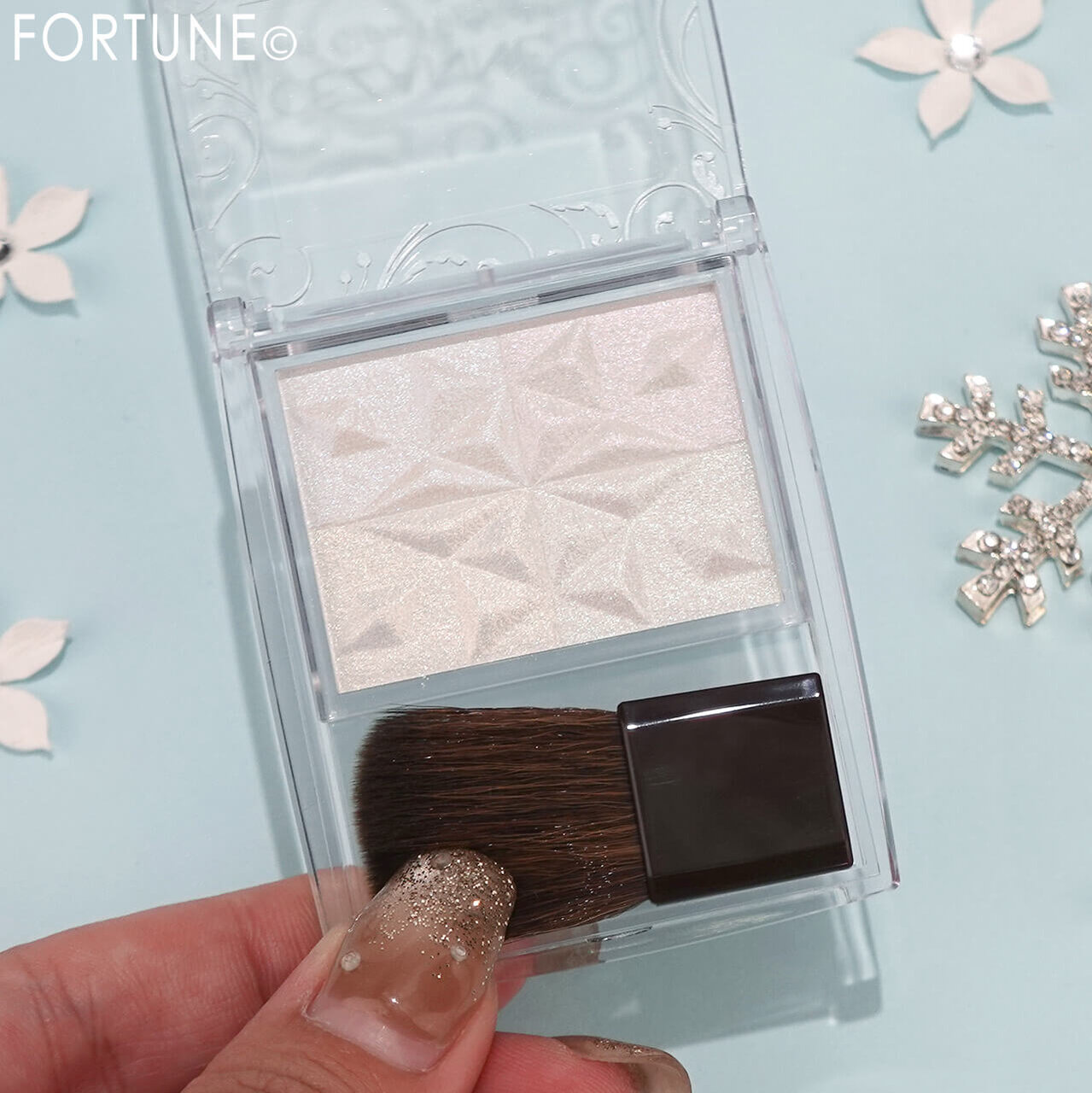 CEZANNE（セザンヌ）　2025年冬新作コスメ　『セザンヌ　パールグロウハイライト』　限定色