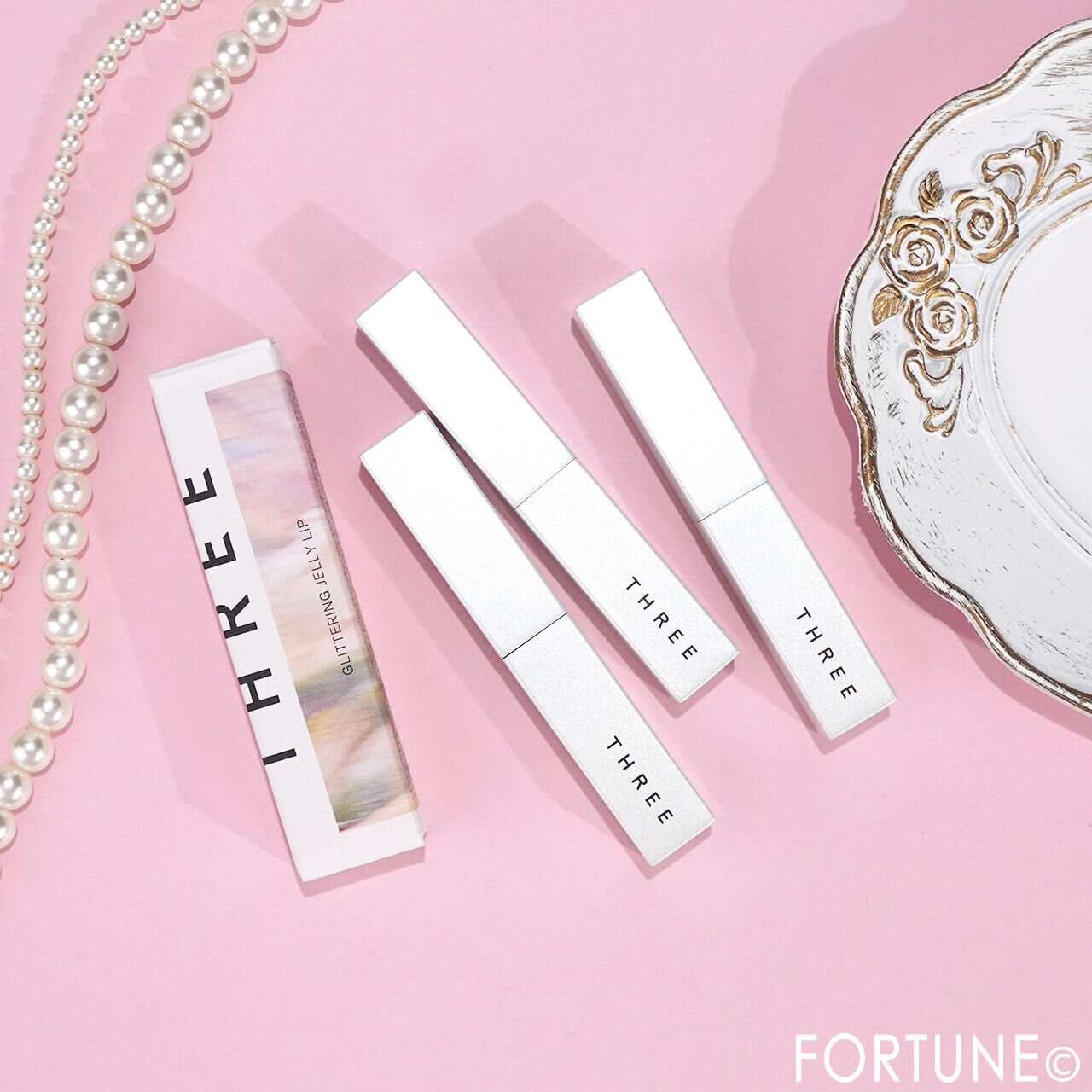 THREE（スリー）　2025年冬新作コスメ　クリスマスコスメ　『THREE グリタリングジェリーリップ』