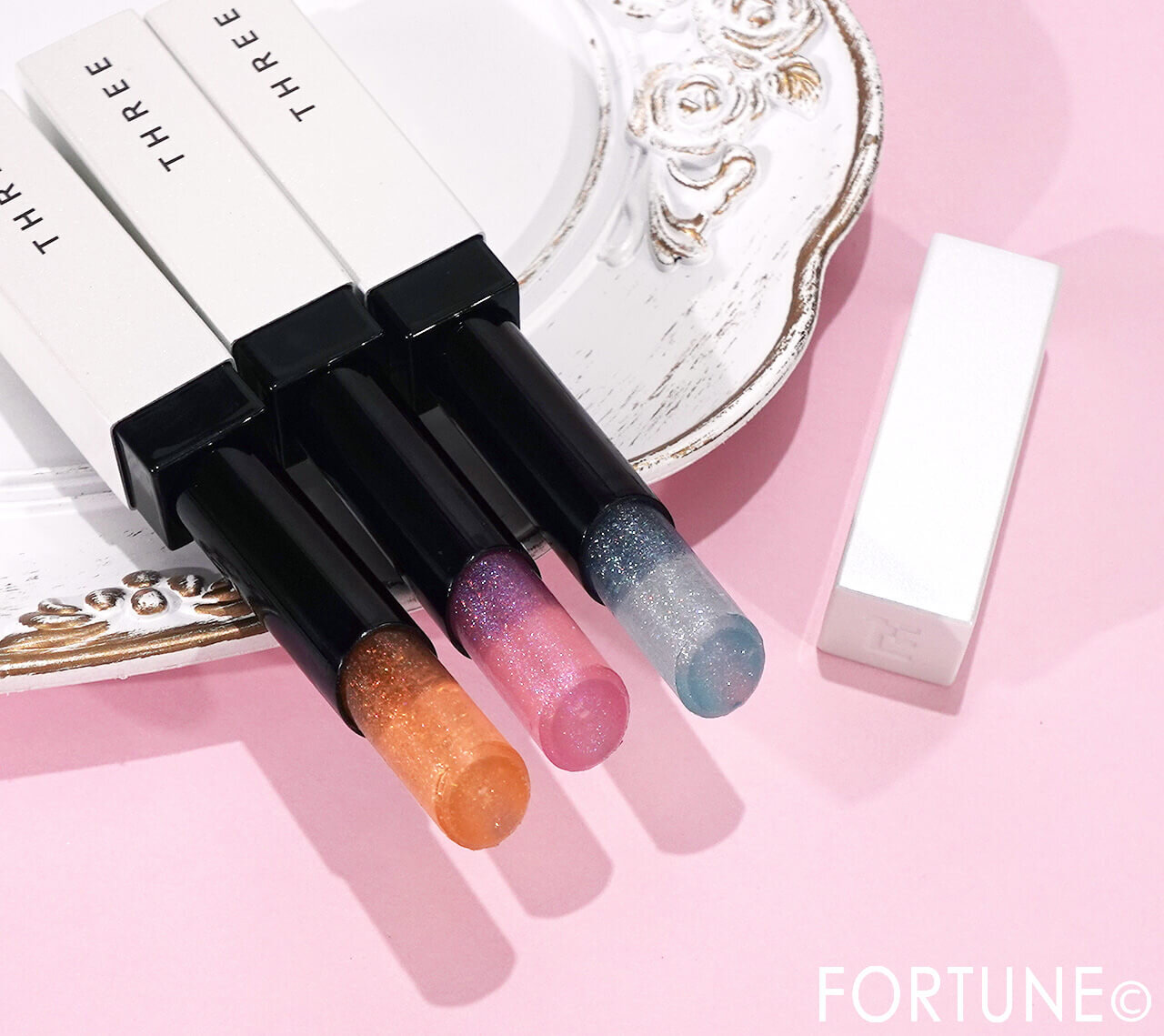 THREE（スリー）　　2025年冬新作コスメ　クリスマスコスメ　『THREE グリタリングジェリーリップ』