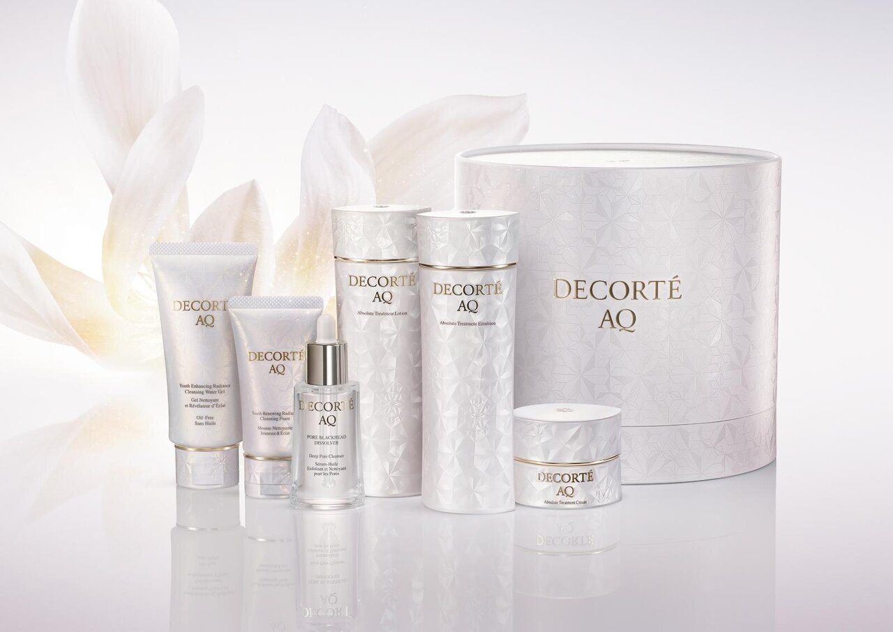 コスメデコルテ　2025年クリスマスコフレ　AQ ラディアンス コフレ II