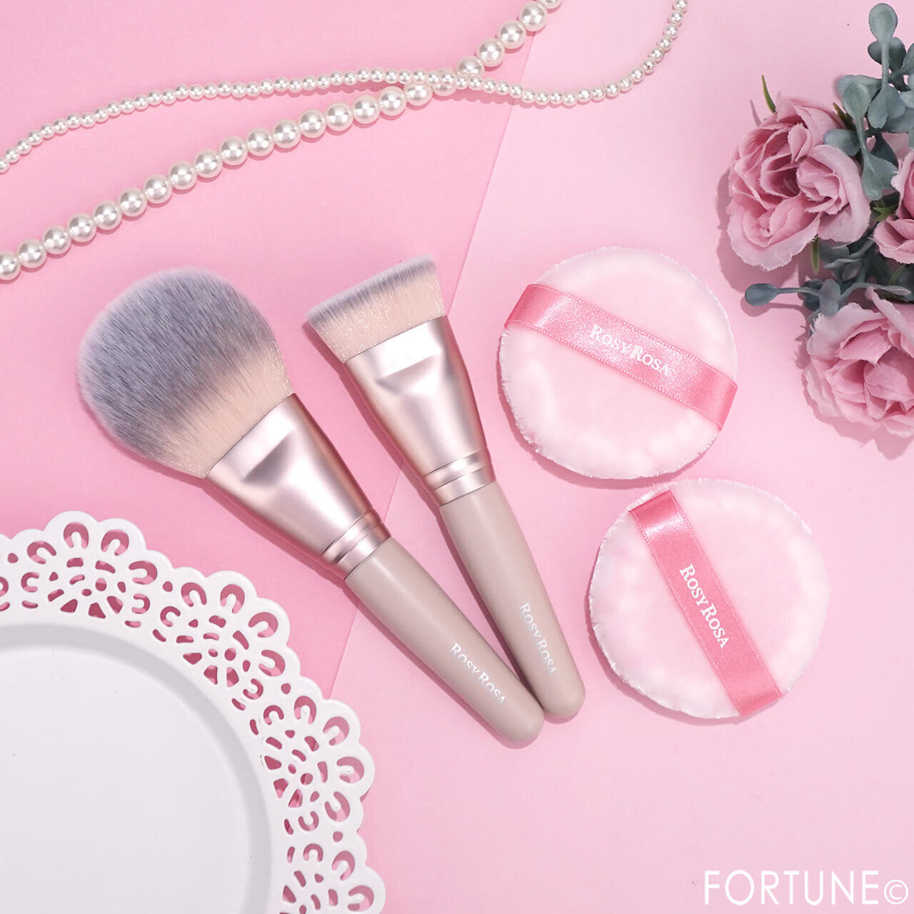 ROSY ROSA（ロージーローザ）　2025年冬新作コスメ　『マルチファンデブラシ PK』　『パウダーファンブラシ PK』　『ビロードタッチパフ2P PK』