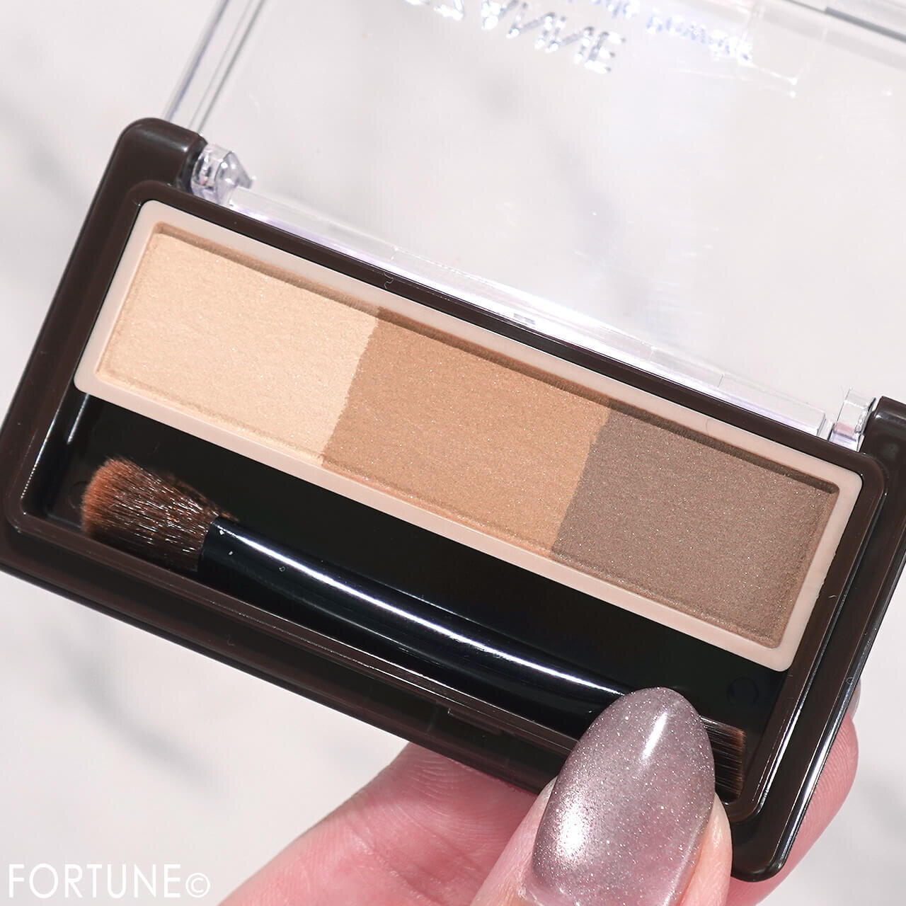 CEZANNE（セザンヌ）　　『セザンヌ　アイブロウ＆シェードパウダー』　