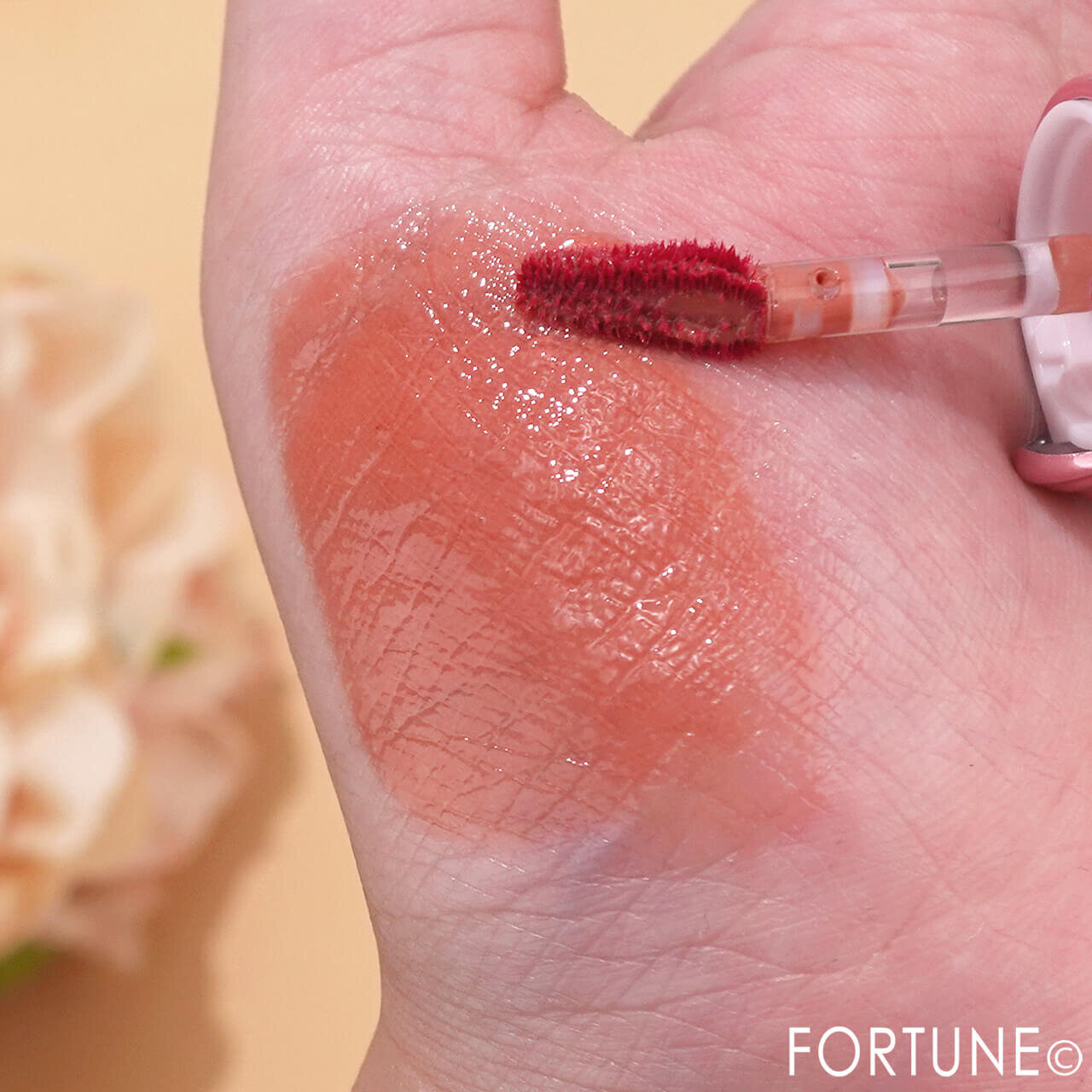 イエベ秋　おすすめリップ　CipiCipi（シピシピ）　デューイフィルムティント　Ｒ（04 Glow Peachu）