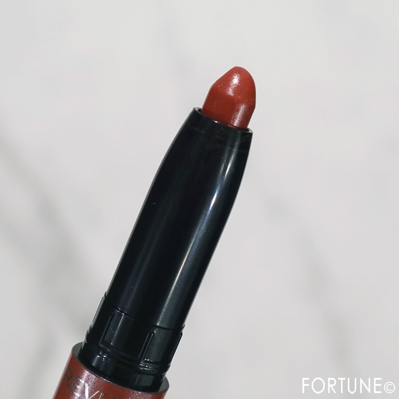 REVLON（レブロン）　シアーバームクレヨン（13 ローステッドアップル）