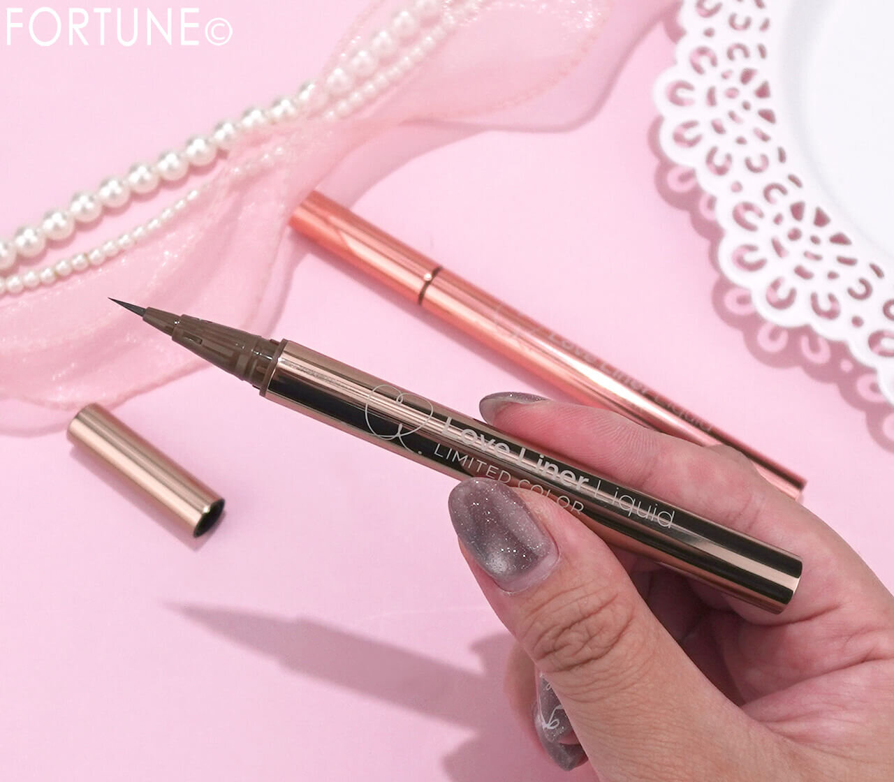 ラブ・ライナー　リキッドアイライナーR5　極細筆　限定色