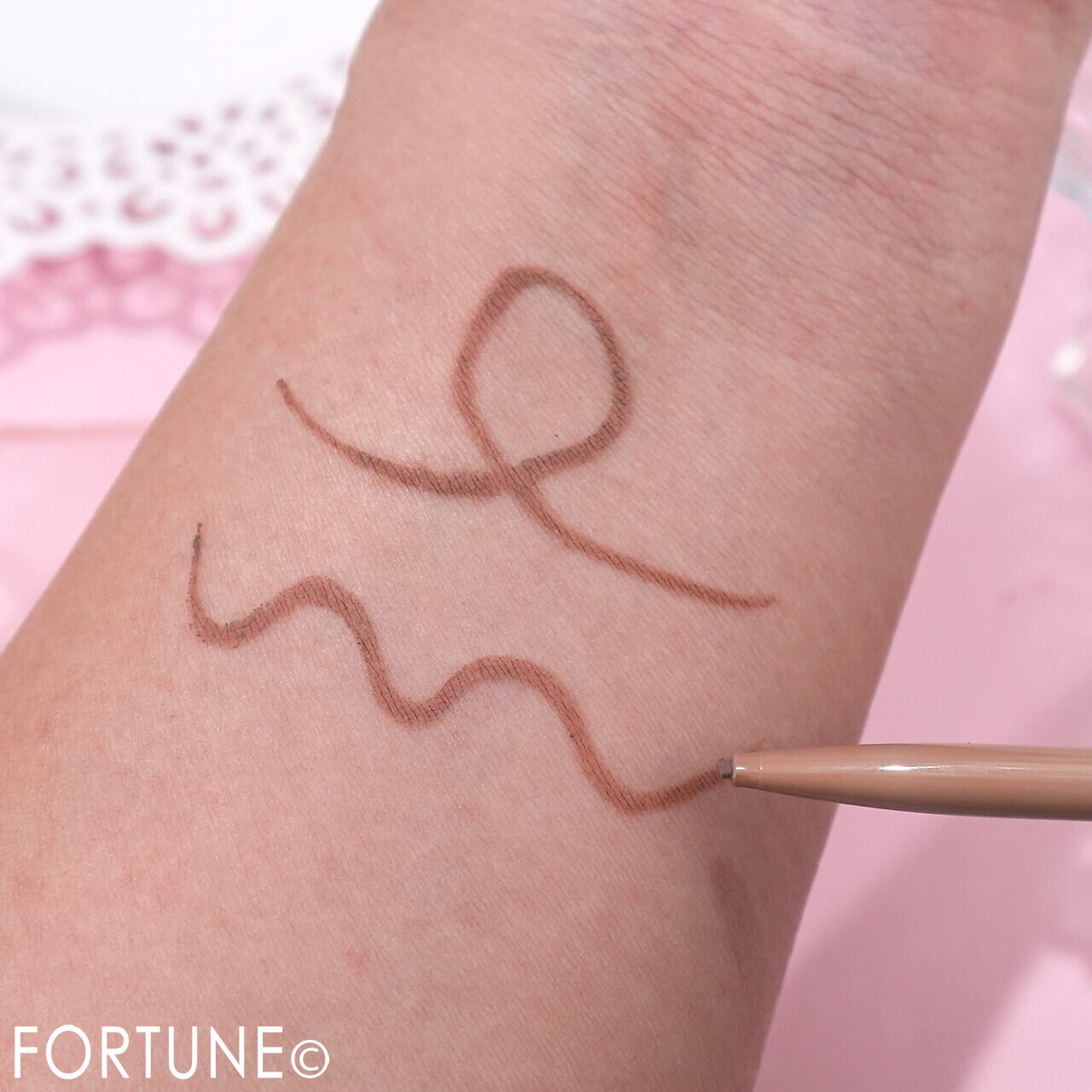 ラブ・ライナー　クリームフィットペンシルR　極細楕円芯　限定色