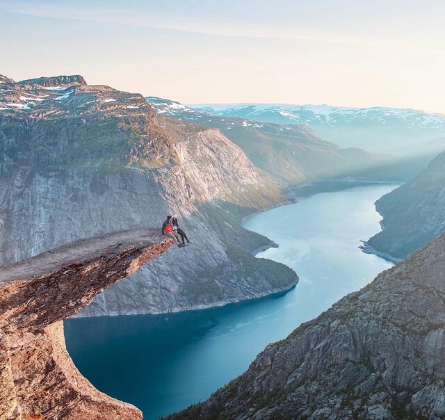 ノルウェーの絶景スポット「トロルの舌」