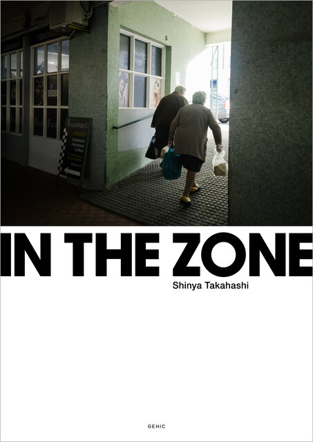 高橋伸哉、初のスナップ写真集「IN THE ZONE」を発表。7カ国の旅スナップを192ページに収録