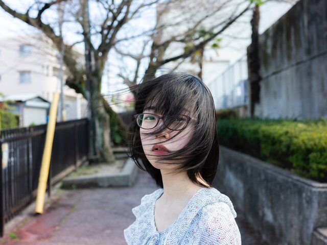 写真家 青山裕企 運営の「YUKAI HANDS Gallery」10周年記念展 Part.3「少女礼讃 portrait」開催。未公開の新作も含めて一堂に展示